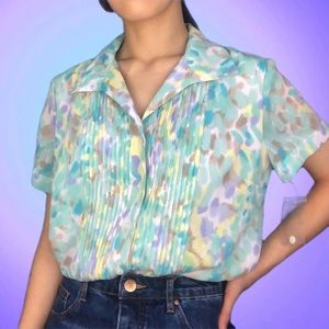 Retro-style button-up t-shirt with multi-coloured watercolour print 🎨 ✨